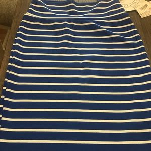 Lularoe Cassie skirt size S NWT